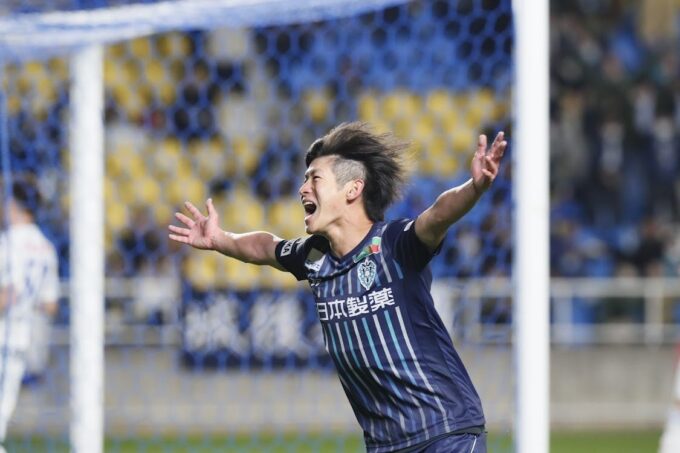 卒業生、鶴野怜樹が公式戦初先発初ゴール！！